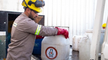 Reciclá tu aceite: la campaña que busca impedir la contaminación del agua  convirtiendo este residuo en materia prima y concientizando en escuelas -  Carbono News