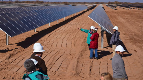Qué es El Quemado, el parque solar de paneles "de dos caras" que se inaugura hoy en el desierto mendocino